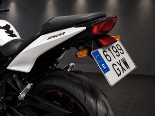 Kawasaki Ninja 250R 33CV - APTA PARA A2