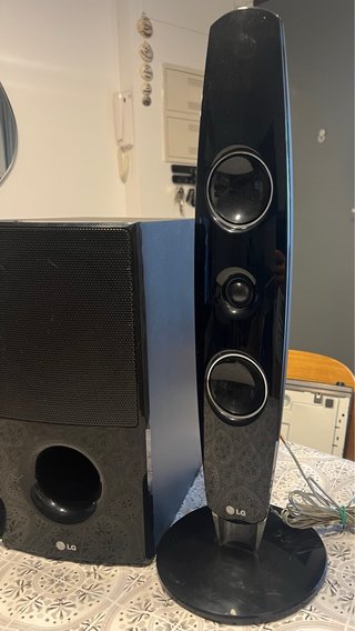 Sistema de altavoces LG 2.1 Negro