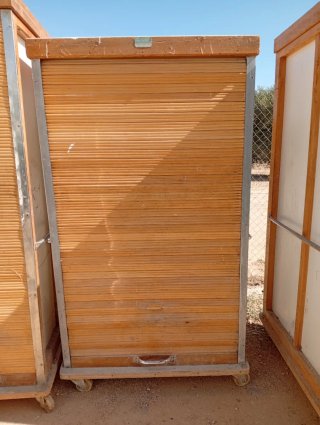 Muebles panadería antiguos con ruedas