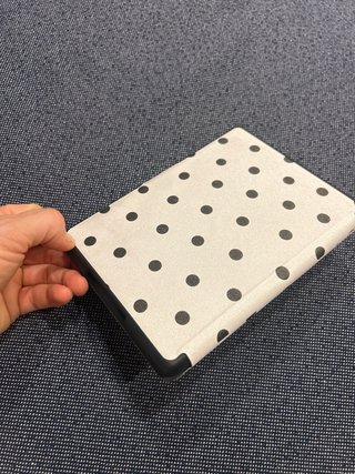 Funda libro electrónico lunares blanco y negro