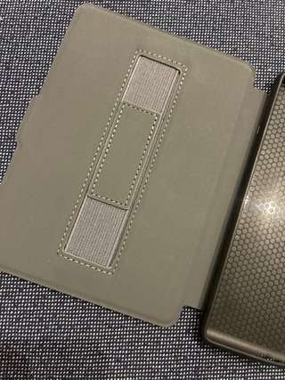 Funda libro electrónico lunares blanco y negro