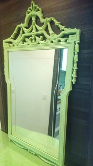 Consola y espejo estilo francés verde pastel
