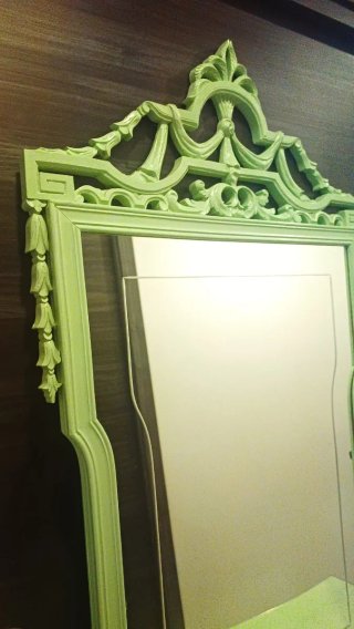 Consola y espejo estilo francés verde pastel