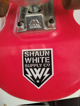 Skate rosa Shaun White