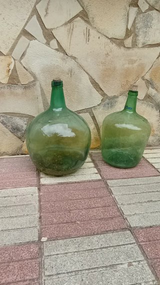 12 garrafones de vidrio verdes