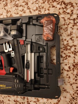 Pistola de clavos Celo