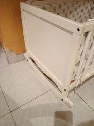Cuna de madera blanca con protector 84×63