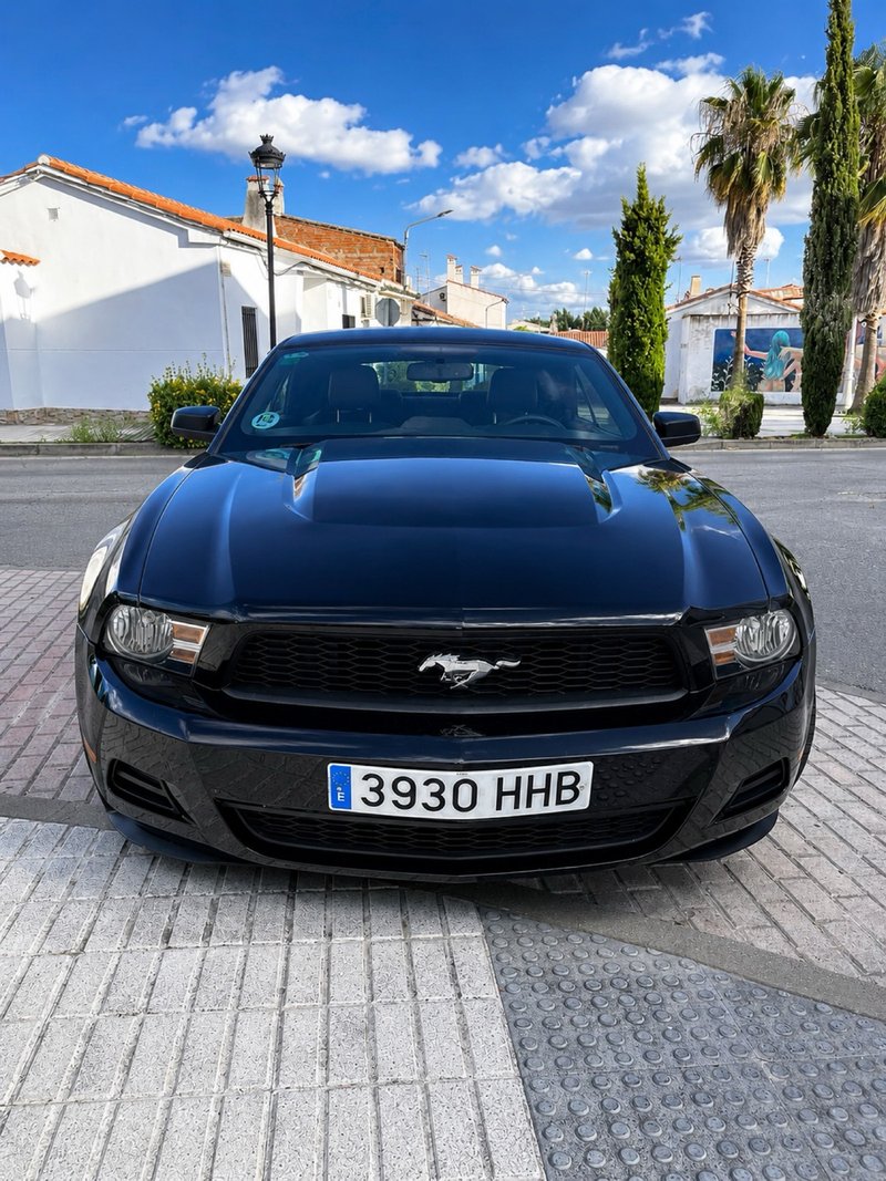 Ford Mustang 2011 - foto 1