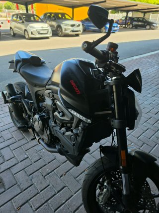 Ducati Monster 937 Negra