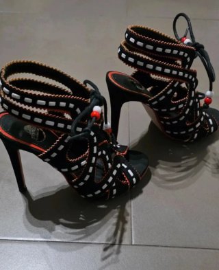 Sandalias Exé Negras y Naranjas
