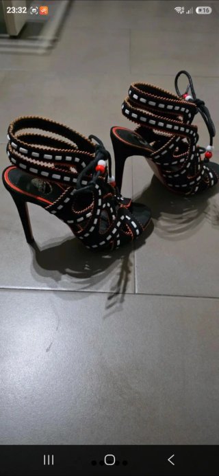 Sandalias Exé Negras y Naranjas