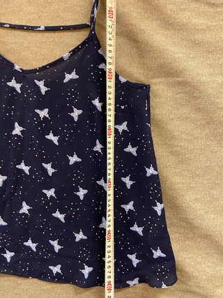 Top tirantes azul marino estampado mariposas
