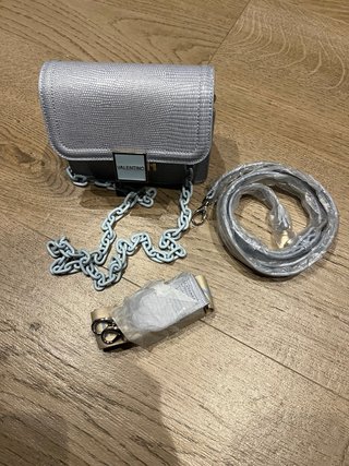 Bolso Valentino azul con tres correas