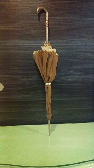 Sombrilla estilo Victoriano Beige y Plateada