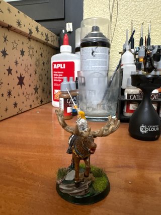 Elfo en Reno señor de los anillos pintado