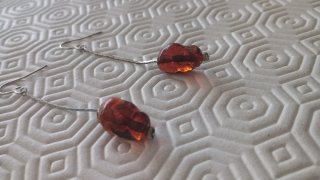 Orecchini pendenti con pietra ambra