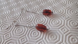 Orecchini pendenti con pietra ambra