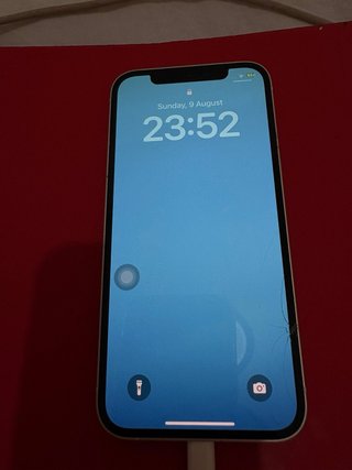 iPhone 12 128 GB pequeña grieta en pantalla +cable