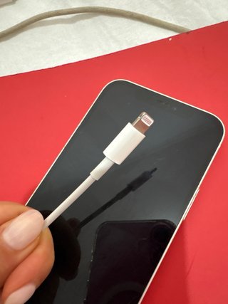 iPhone 12 128 GB pequeña grieta en pantalla +cable