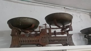 Balanzas antiguas de metal