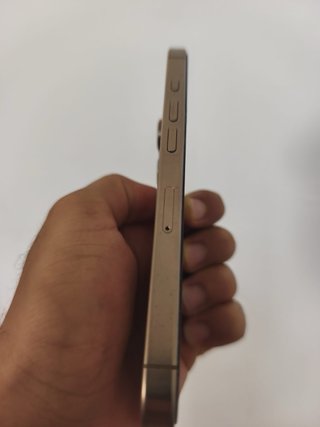 iPhone 16 Pro Dorado