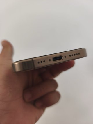 iPhone 16 Pro Dorado