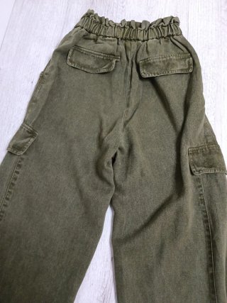 Pantalón cargo niña verde talla 152cm.