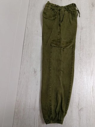 Pantalón cargo niña verde talla 152cm.