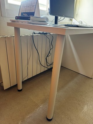 Mesa de escritorio blanca 1.40