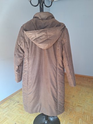 Abrigo Nuria Vilardaga con capucha T46