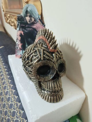 Figura Calavera Hecha de Balas 22cm aproximadament
