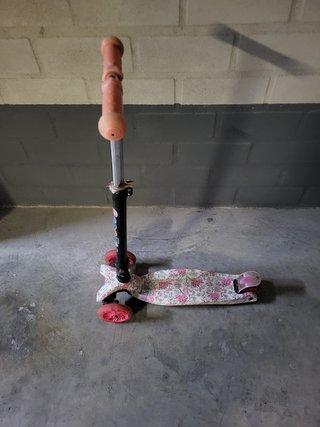 Patinete 3 ruedas rosa floral