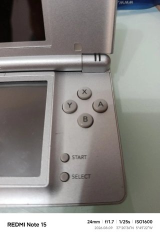 Nintendo DS Lite Plateada + Cargador + Funda