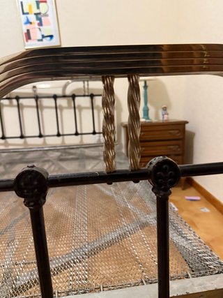 Cama antigua hierro y bronce con somier
