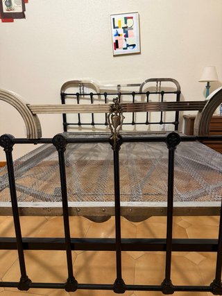 Cama antigua hierro y bronce con somier