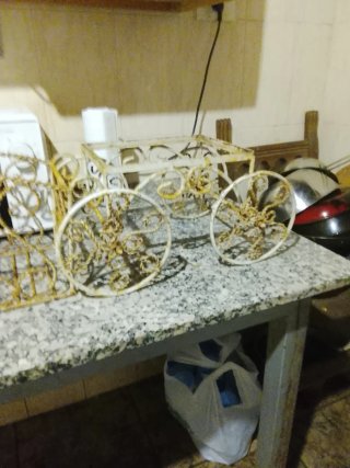 Macetero forja dorado y blanco