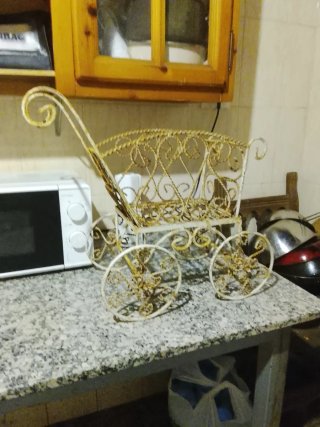 Macetero forja dorado y blanco