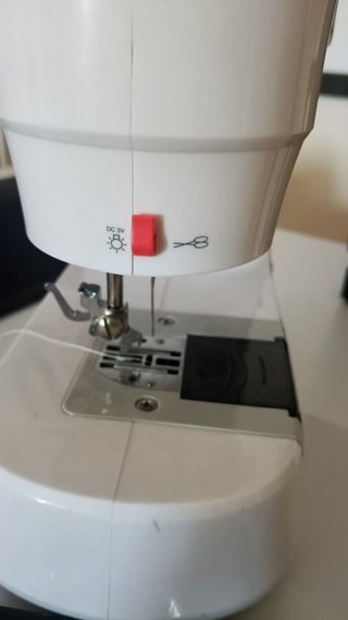 Máquina de coser portátil 12 puntadas LED