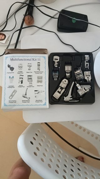 Máquina de coser portátil 12 puntadas LED