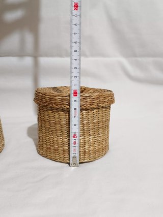 Conjunto de 2 cestas de mimbre con tapa
