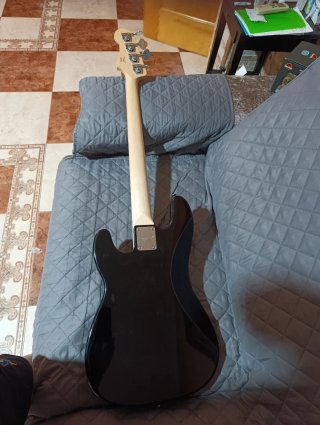 Bajo Squier Negro