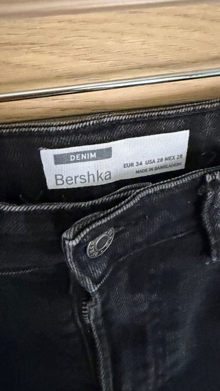 Pantalón corto  vaquero negro Bershka