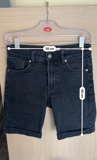 Pantalón corto  vaquero negro Bershka