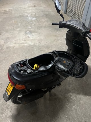 Piaggio Zip Scooter Negra