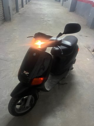 Piaggio Zip Scooter Negra