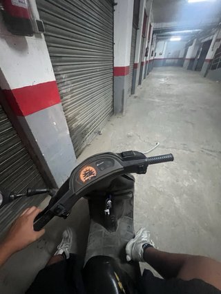 Piaggio Zip Scooter Negra