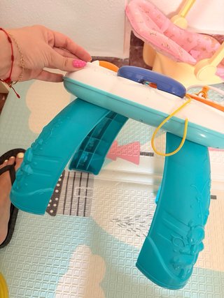 Mesa de actividades musical para bebés