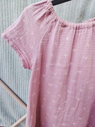Vestido rosa corto con estampado floral