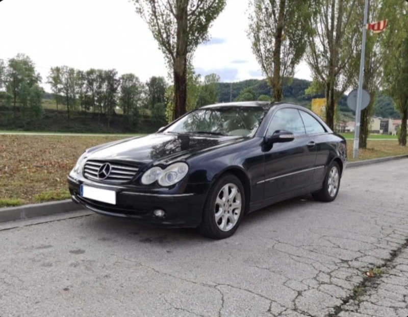Mercedes-Benz  CLK 2002 - foto 1