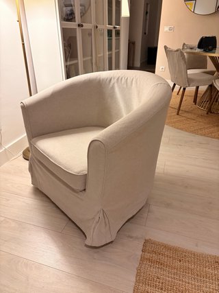 2 Butacas Beige con Faldón